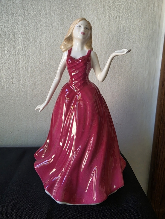 Royal Doulton Other - Royal Doulton Classics Figurine HN 4521 Ruby